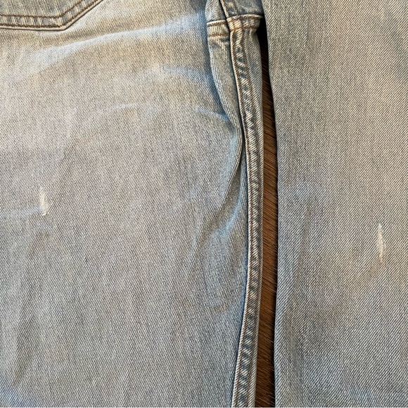 Vintage GUESS Light Wash Embroidered Distressed Women’s Jeans Sz 32 Made In USA - Picture 14 of 15